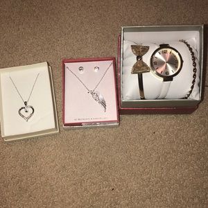 Set of three brand new jewelry items